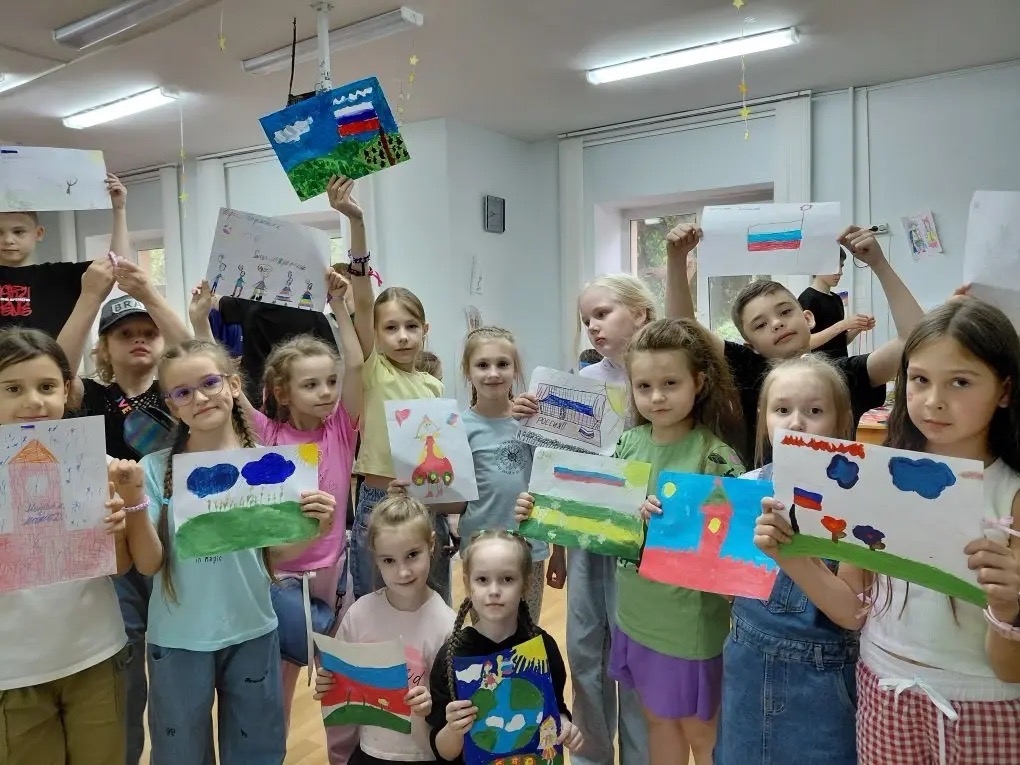Конкурс рисунков «Россия — Родина моя!»